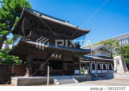 東京　泉岳寺の山門　 58532537