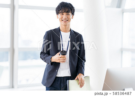 ビジネスマン、オフィス 58536487