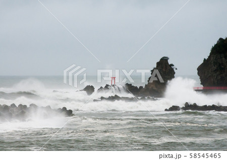 台風の弁天島 台風の弁天島 58545465
