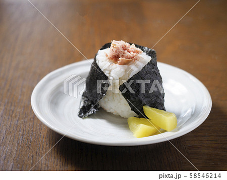 たらこがのったおにぎりと沢庵 たらこがのったおにぎりと沢庵 58546214