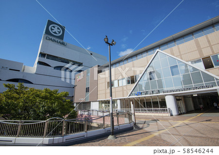 山口県下関市　快晴のJR下関駅 58546244