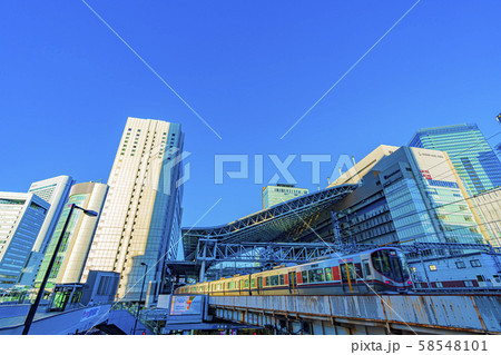 朝の大阪駅 58548101