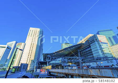 朝の大阪駅 58548102