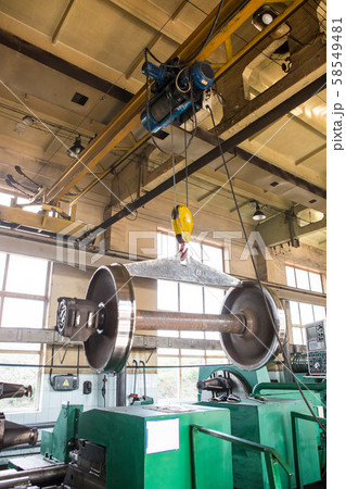 railway wheelset during the repair was lifted by a 58549481