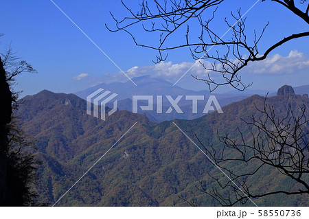 [定額] 秋の妙義山、表縦走の鷹戻しからの風景 58550736