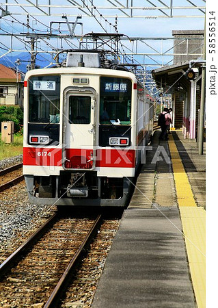 日光へ向かう…6050系 電車 東武金崎駅 日光へ向かう…6050系 電車 東武金崎駅 58556514