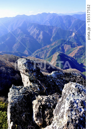 奥武蔵 大持山より秩父山地の眺め 58557582