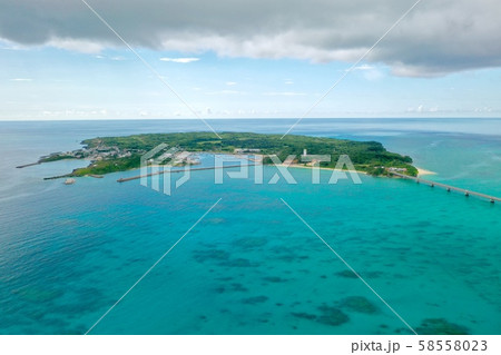 沖縄の島をドローンで空撮 宮古島 池間大橋 池間島 58558023