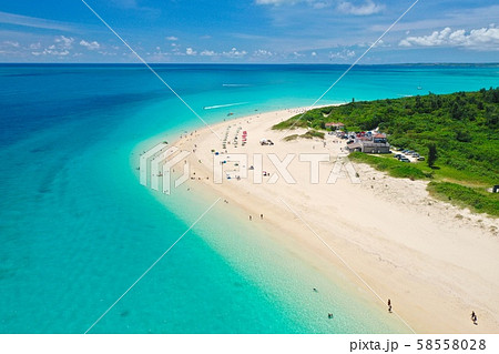沖縄の島をドローンで空撮 宮古島 前浜ビーチ 沖縄の島をドローンで空撮 宮古島 前浜ビーチ 58558028
