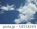 綿菓子っぽい雲 58558269