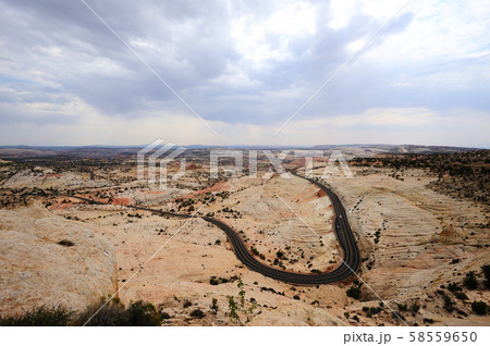 荒野のワインディングロード（横） 58559650