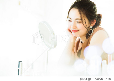 女性　メイク　ビューティー　美容　スキンケア 58561710