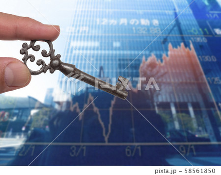 金融イメージ 株価と鍵 金融イメージ 株価と鍵 58561850