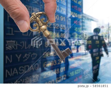 金融イメージ 株価と鍵 金融イメージ 株価と鍵 58561851