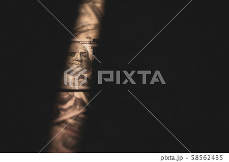 ドル紙幣に光が差す ドル紙幣に光が差す 58562435