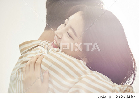 ロマンチック カップル ソフトフォーカスの写真素材