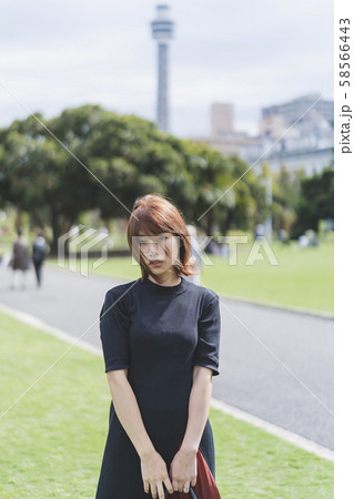 公園の女性 公園の女性 58566443
