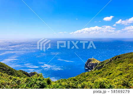 大瀬崎断崖と大瀬崎灯台 【長崎県五島市】 大瀬崎断崖と大瀬崎灯台 【長崎県五島市】 58569279