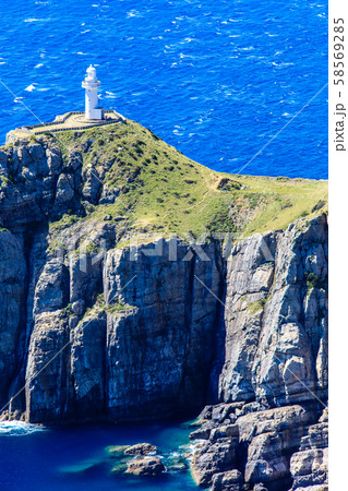 大瀬崎断崖と大瀬崎灯台　【長崎県五島市】 58569285