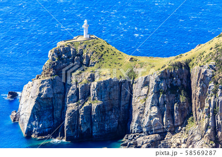 大瀬崎断崖と大瀬崎灯台 長崎県五島市 の写真素材