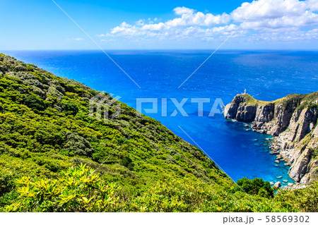大瀬崎断崖と大瀬崎灯台 【長崎県五島市】 大瀬崎断崖と大瀬崎灯台 【長崎県五島市】 58569302