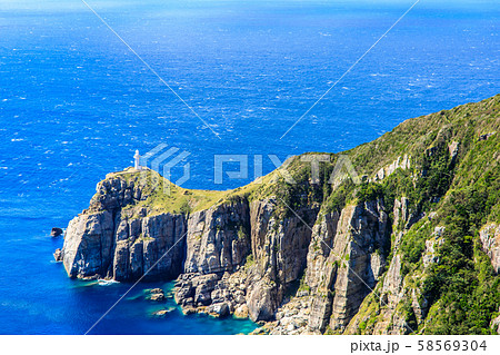大瀬崎断崖と大瀬崎灯台 【長崎県五島市】 大瀬崎断崖と大瀬崎灯台 【長崎県五島市】 58569304