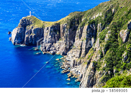 大瀬崎断崖と大瀬崎灯台 長崎県五島市 の写真素材