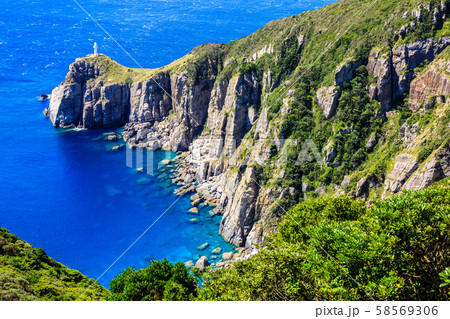 大瀬崎断崖と大瀬崎灯台　【長崎県五島市】 58569306