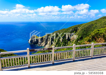 大瀬崎断崖と大瀬崎灯台 【長崎県五島市】 大瀬崎断崖と大瀬崎灯台 【長崎県五島市】 58569308