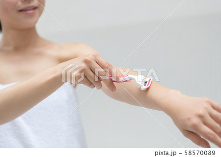 a thirty-something woman 58570089