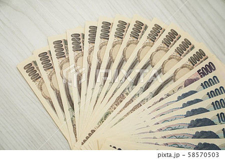 お金　ボーナス　給料 58570503