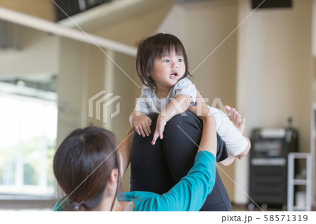 1 year old 1 year old 58571319