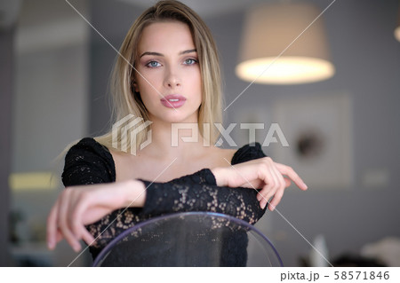 Beauty woman with perfect smile looking at camera 58571846