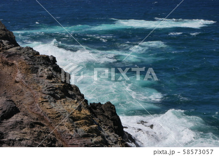 日本海の海岸 58573057