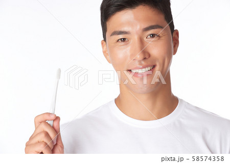 男性　ライフスタイル　歯磨き 58574358