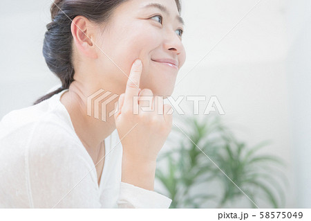 a thirty-something woman a thirty-something woman 58575049