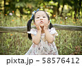 森 女の子 女性 58576412