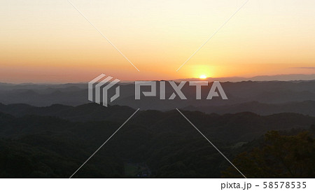 夕焼けと山並み　常陸太田市 58578535