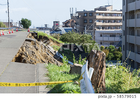 土砂崩れ　土砂災害　がけ崩れ　台風　災害 58579015