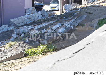 土砂崩れ　土砂災害　がけ崩れ　台風　災害 58579016