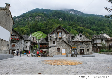 スイス ソノーニョ 曇り空 58582647