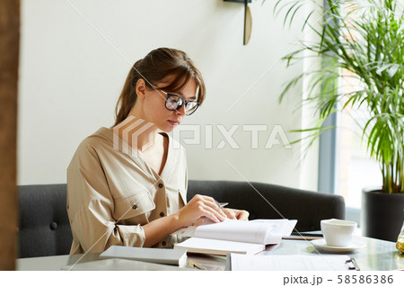 Woman planning her work day 58586386