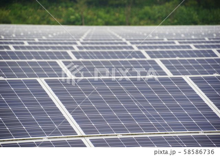 ビジネスイメージ メガソーラー発電所の太陽光発電パネル ビジネスイメージ メガソーラー発電所の太陽光発電パネル 58586736
