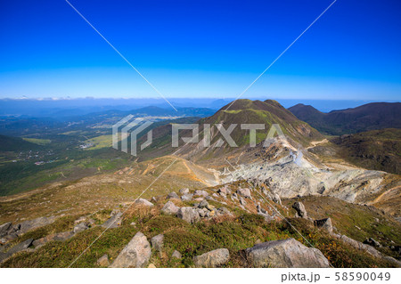 《大分県 九重連山》 星生山山頂から三俣山と長者原 《大分県 九重連山》 星生山山頂から三俣山と長者原 58590049