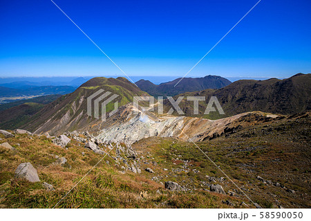 《大分県 九重連山》 星生山山頂から三俣山 九重連山風景 《大分県 九重連山》 星生山山頂から三俣山 九重連山風景 58590050