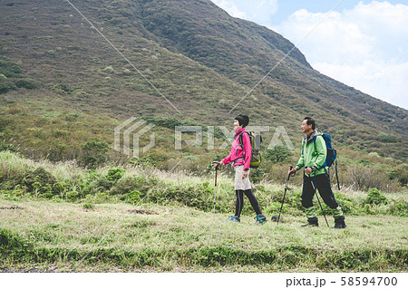 トレッキング　シニア　登山 58594700
