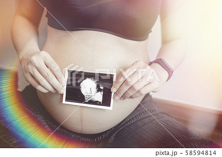 Asian pregnant woman 58594814