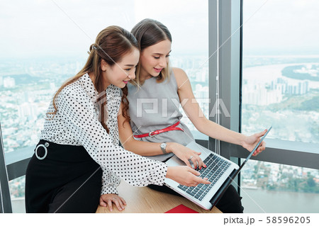 Female entrepreneurs watching presentation 58596205