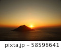 八丈小島の夕焼け 58598641