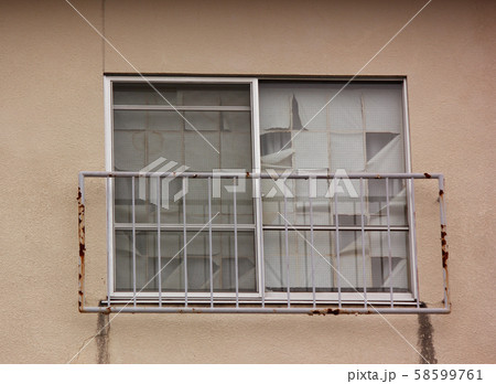 居住者がいなくなった部屋の窓(5) 58599761